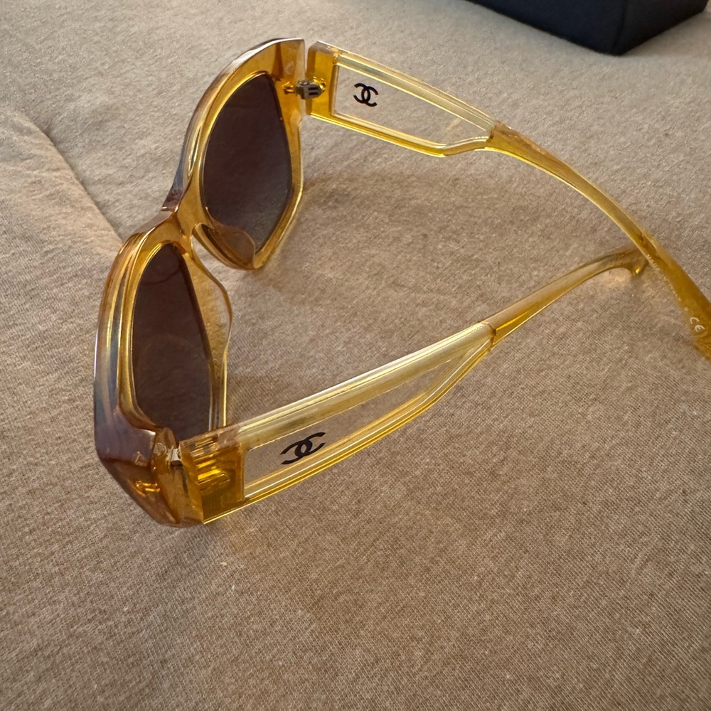 Chic Chanel Yellow Sunglasses - Designer Logo - Picture 3 of 6